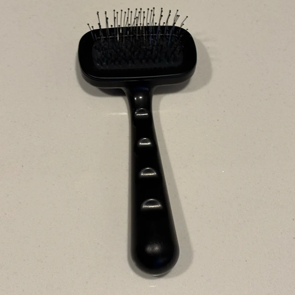 Tweezerman Small Coated Tip Slicker Grooming Brush